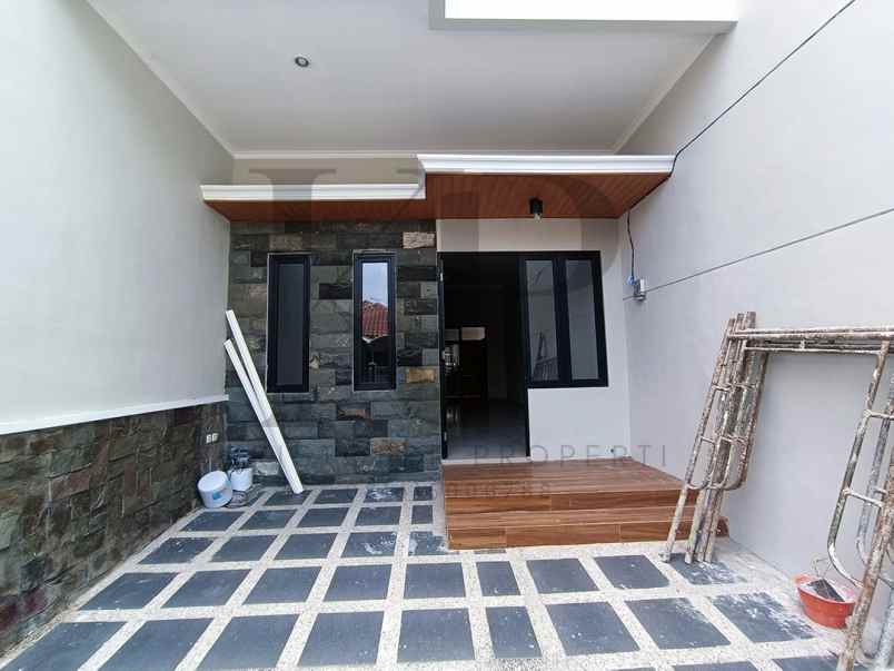 dijual rumah mulyosari prima