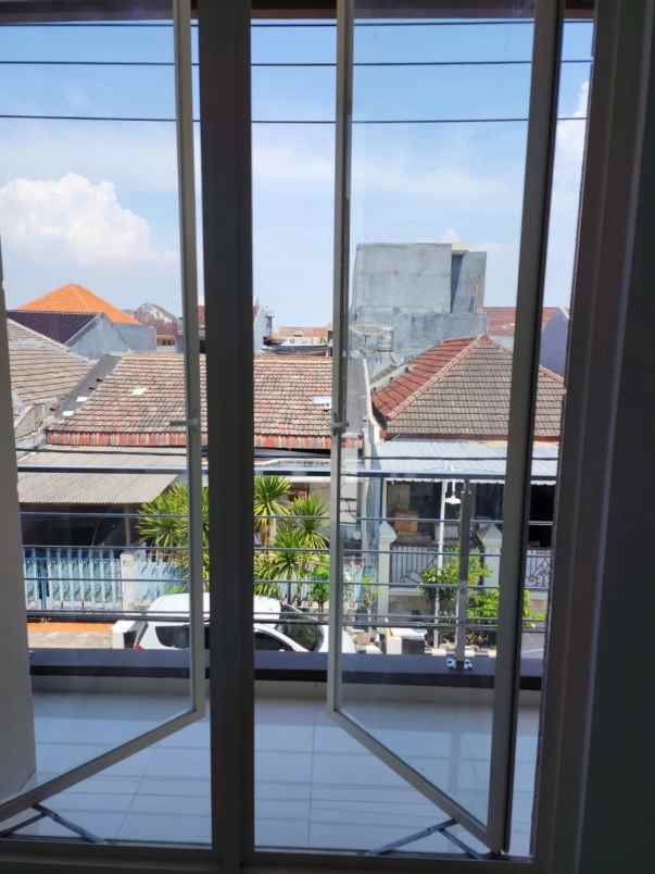 dijual rumah mulyosari tengah