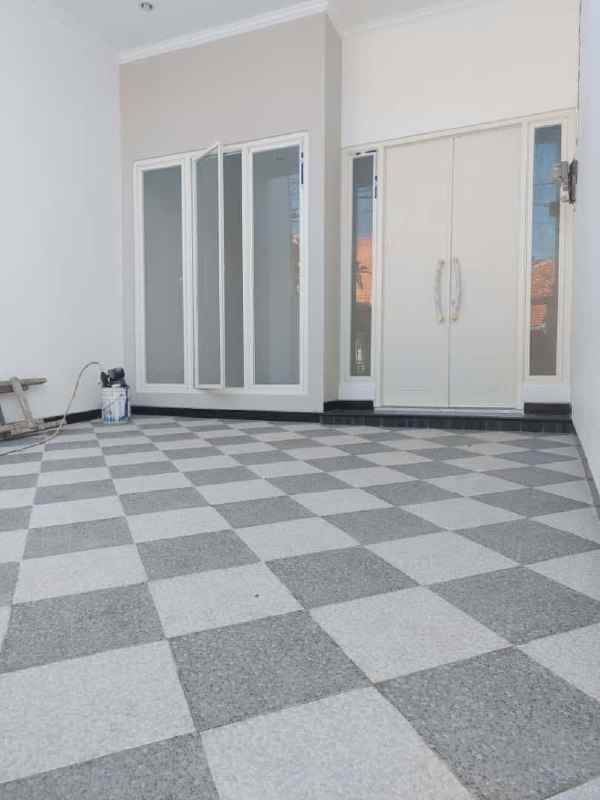 dijual rumah mulyosari utara