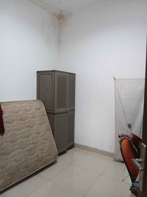 dijual rumah murah di komplek awani residance