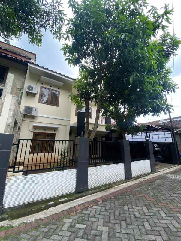 dijual rumah ngesrep banyumanik