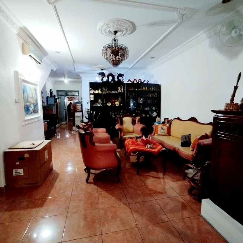 dijual rumah nginden intan barat