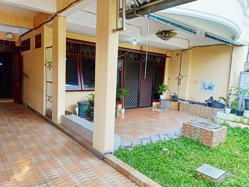 dijual rumah nginden intan barat