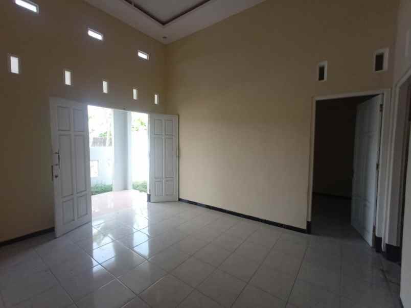 dijual rumah ngronggo