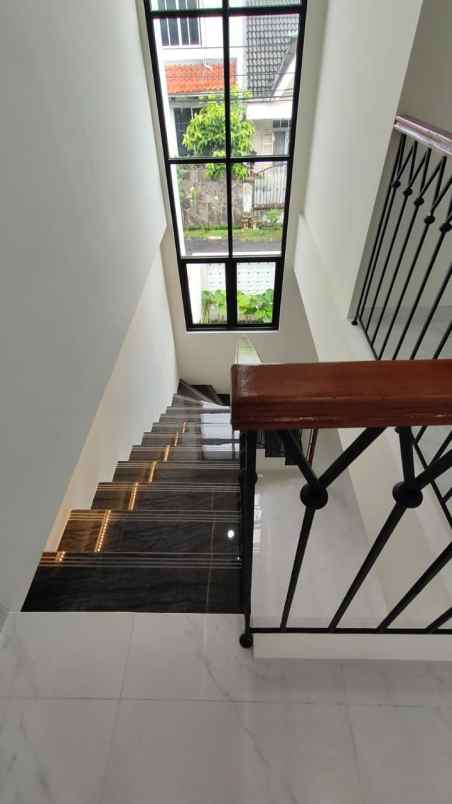 dijual rumah nusaloka bsd city