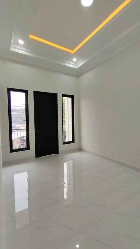 dijual rumah nusaloka bsd city