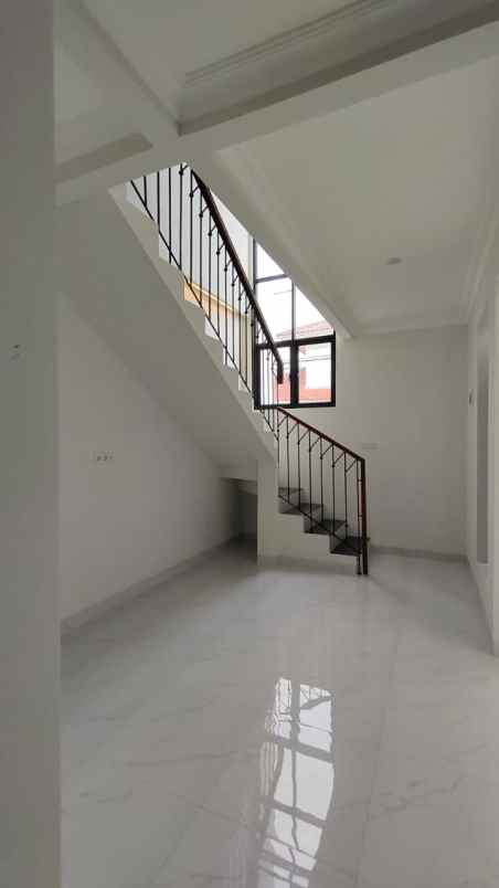 dijual rumah nusaloka bsd city