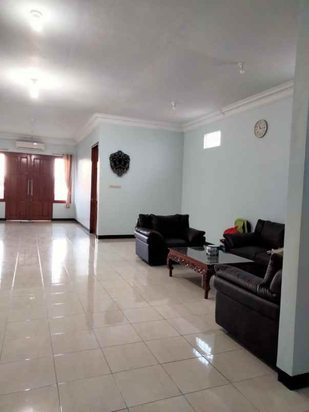 dijual rumah pacuan kuda