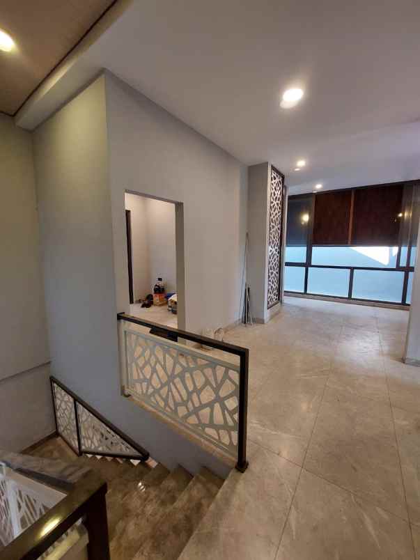 dijual rumah pakuwon city