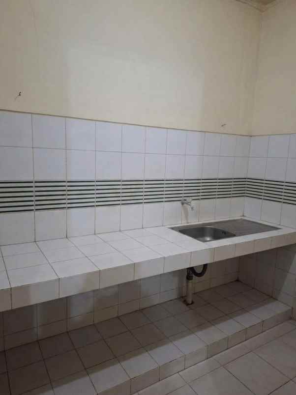 dijual rumah pakuwon indah