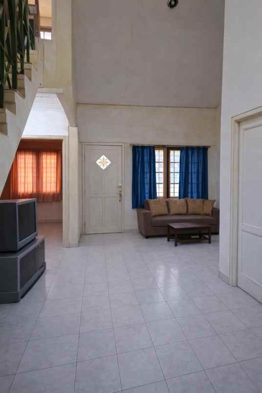 dijual rumah pakuwon indah