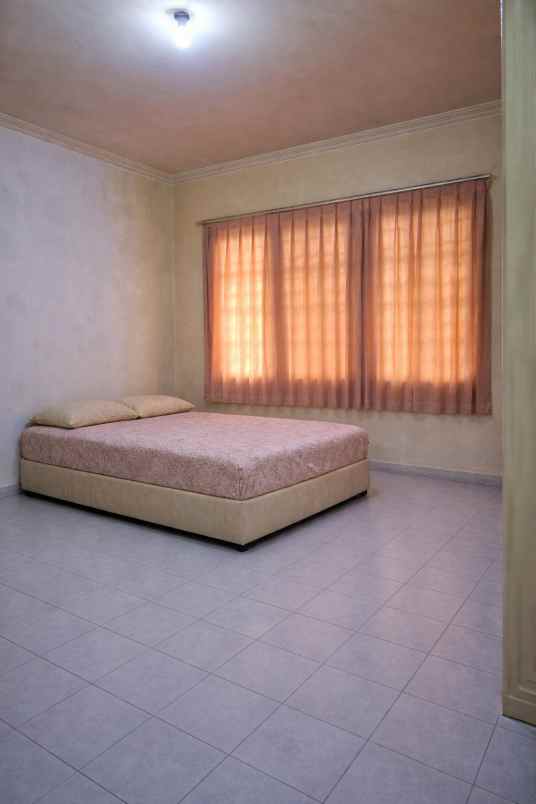 dijual rumah pakuwon indah