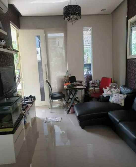 dijual rumah pakuwon indah the mansion