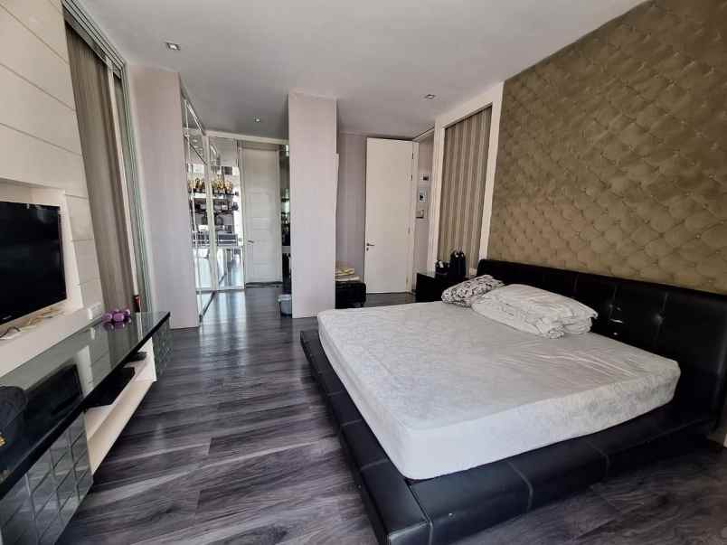 dijual rumah palm beach