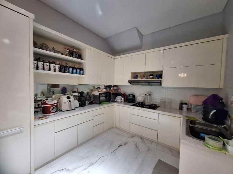 dijual rumah palm beach