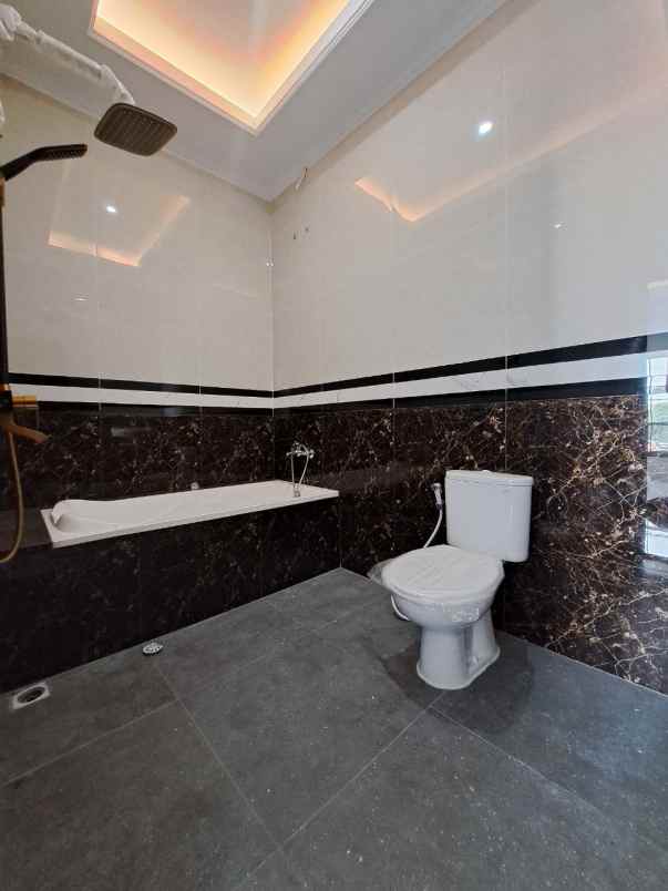 dijual rumah pasar minggu