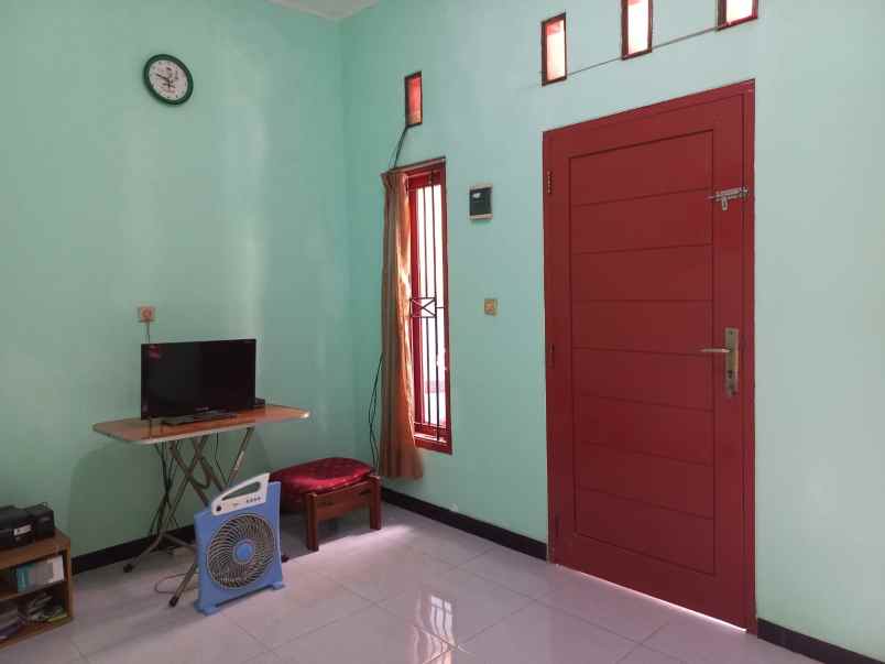 dijual rumah perum mutiara gading riviera