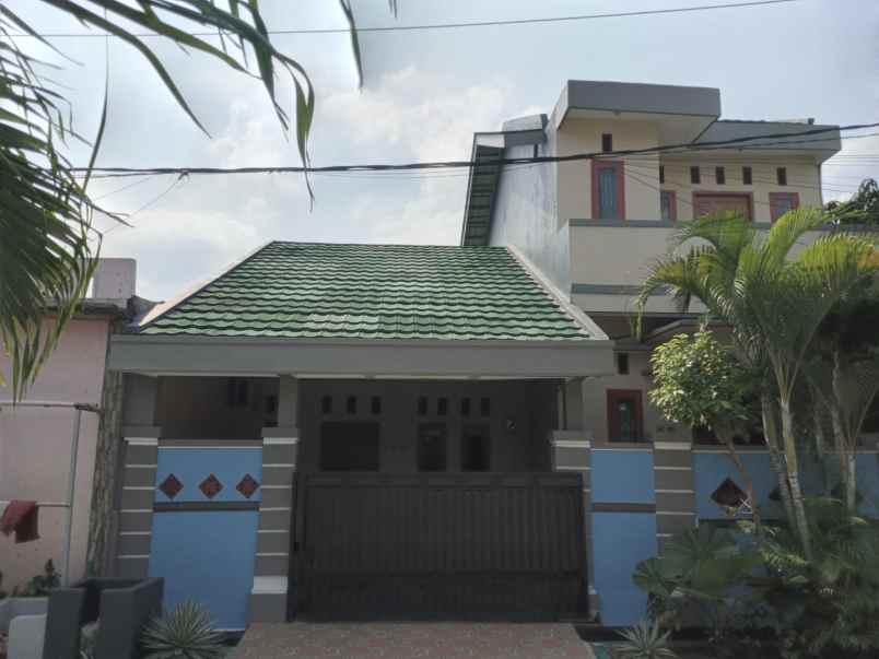 dijual rumah perum mutiara gading riviera