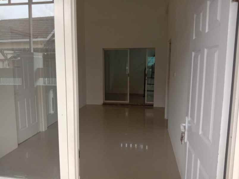 dijual rumah perum river view