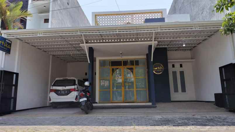 dijual rumah perumahan griyashanta