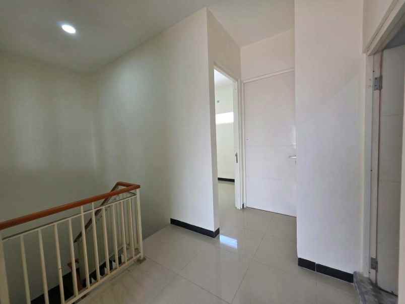 dijual rumah perumahan istana mentari