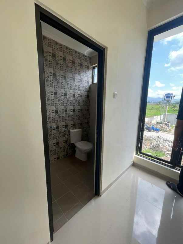 dijual rumah perumahan tasikmadu kota