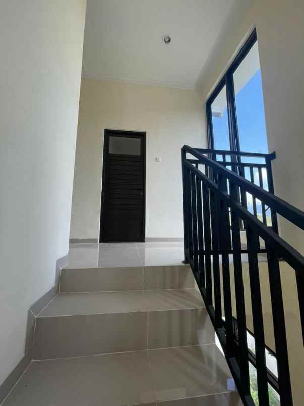 dijual rumah perumahan tasikmadu kota