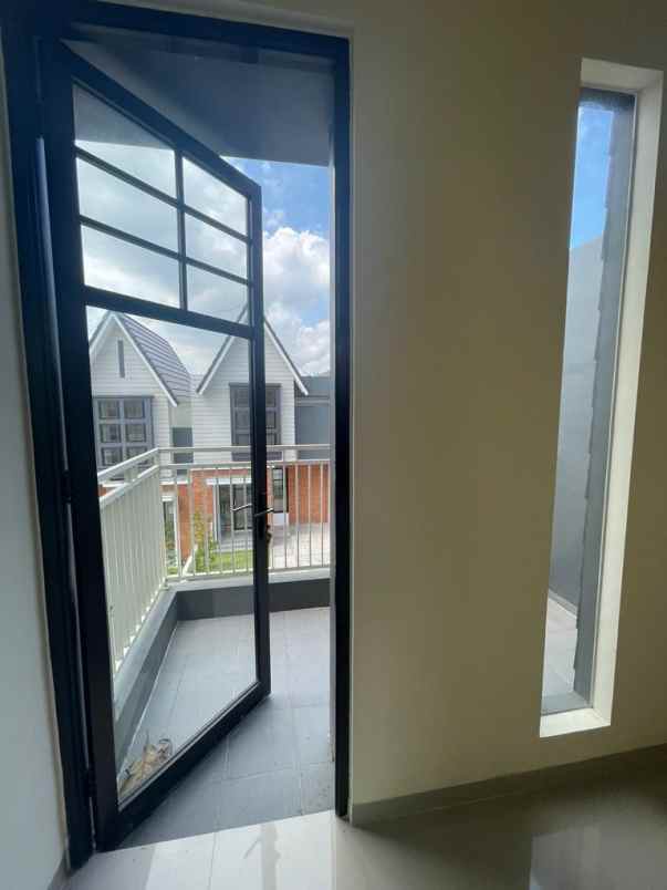 dijual rumah perumahan tasikmadu kota