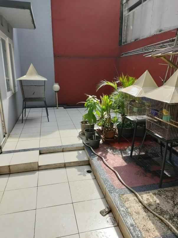 dijual rumah perumahan telaga golf