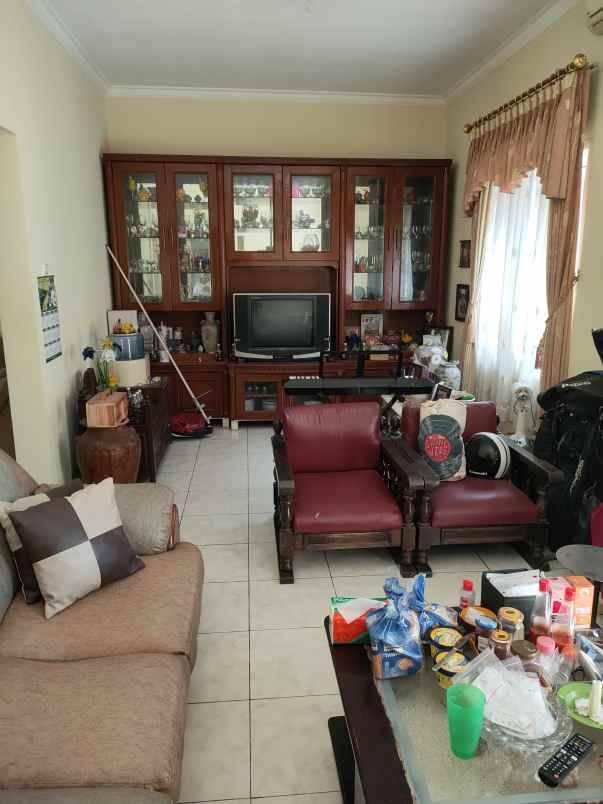 dijual rumah perumahan telaga golf