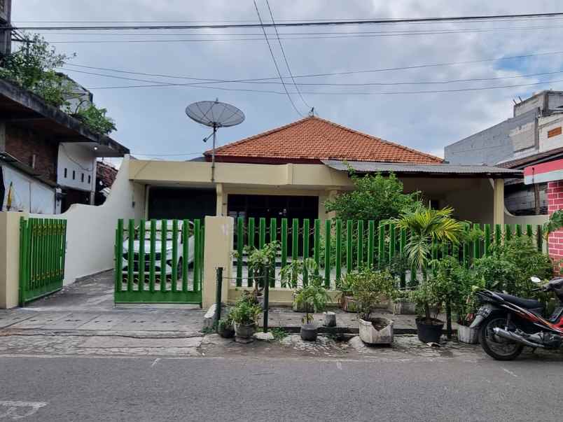 dijual rumah petemon