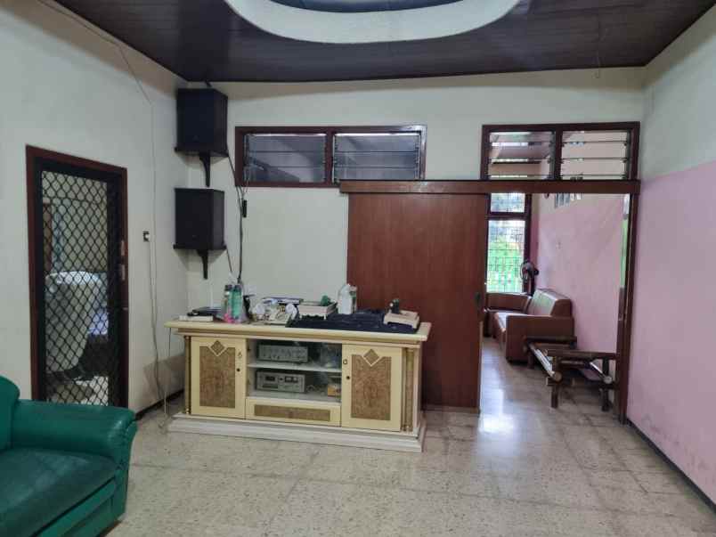 dijual rumah petemon