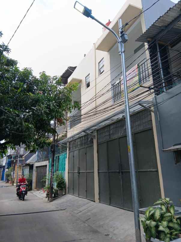 dijual rumah pinggir jalan jelambar duta mas