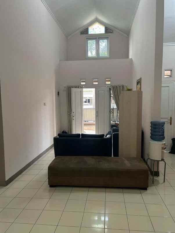 dijual rumah pinus regenci