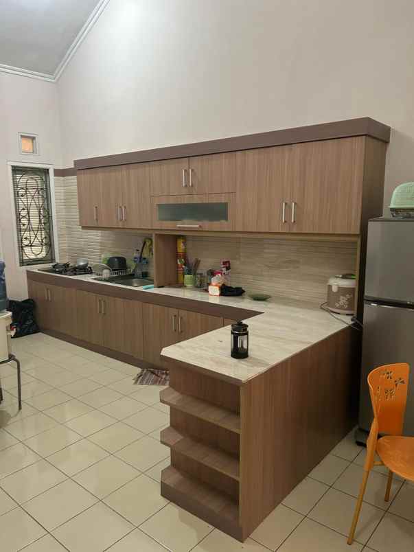 dijual rumah pinus regenci