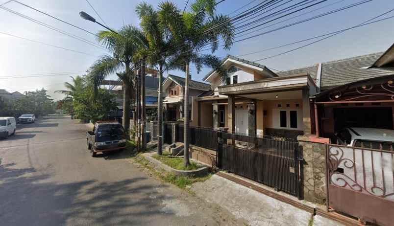 dijual rumah pinus regenci