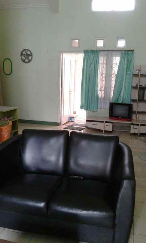 dijual rumah pinus regenci