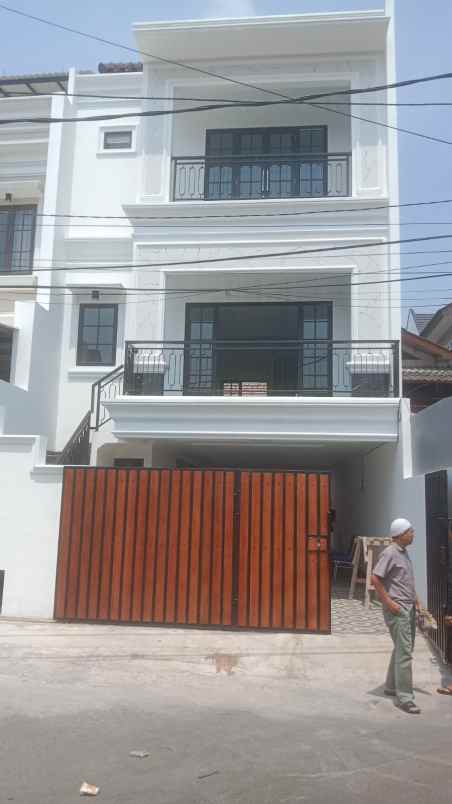 dijual rumah poltangan