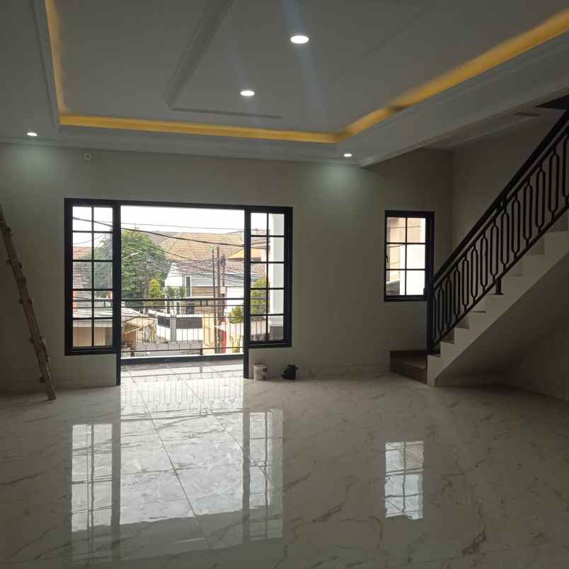 dijual rumah poltangan