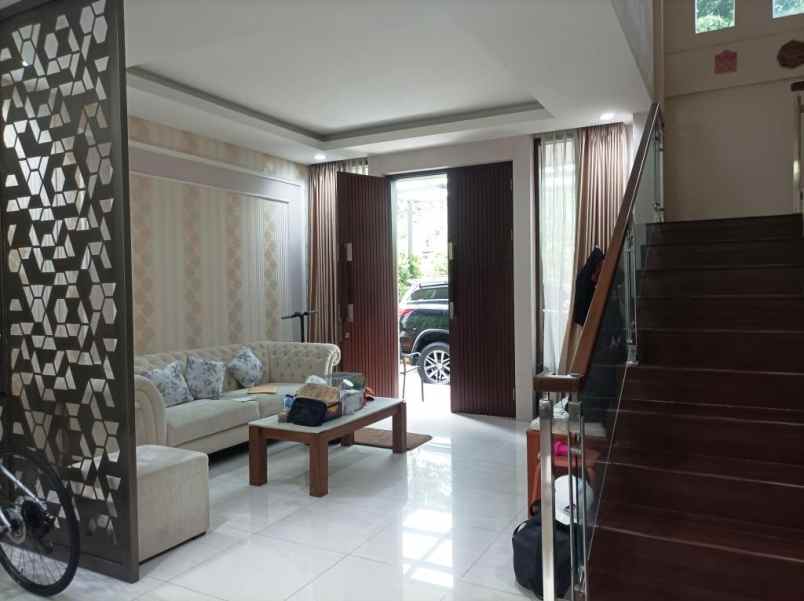 dijual rumah pondok