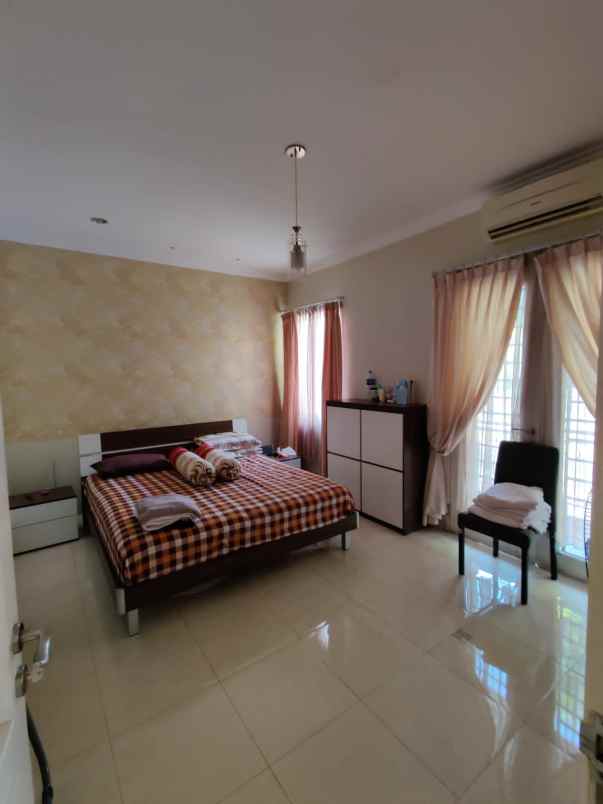 dijual rumah pondok hijau golf gading