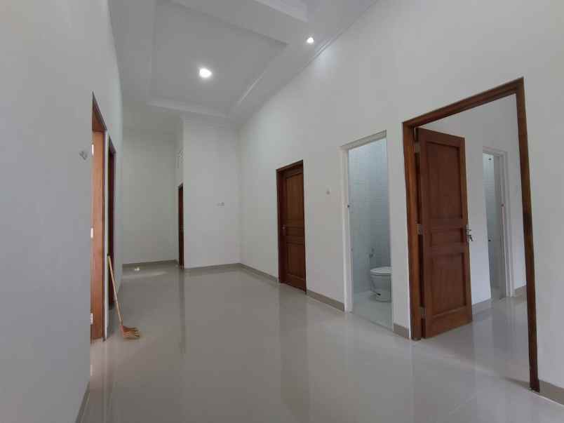 dijual rumah purwomartani