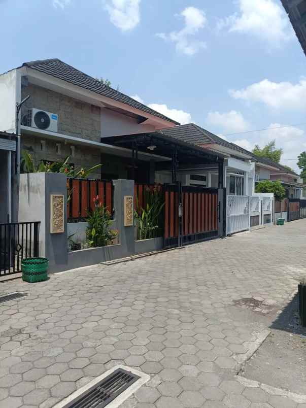 dijual rumah purwomartani