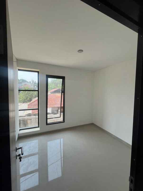 dijual rumah radar auri