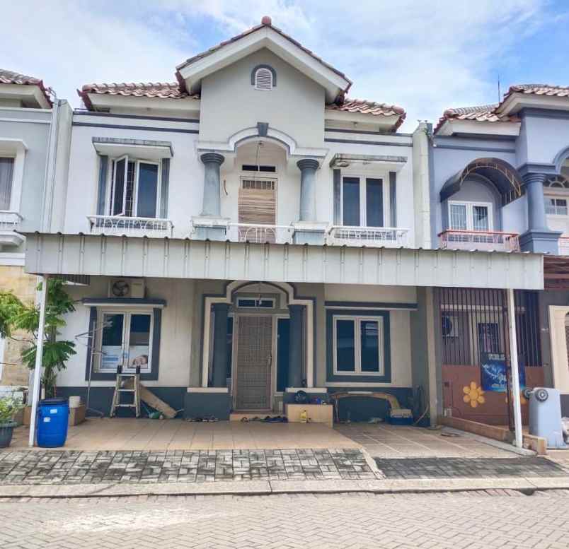 dijual rumah raflles hills