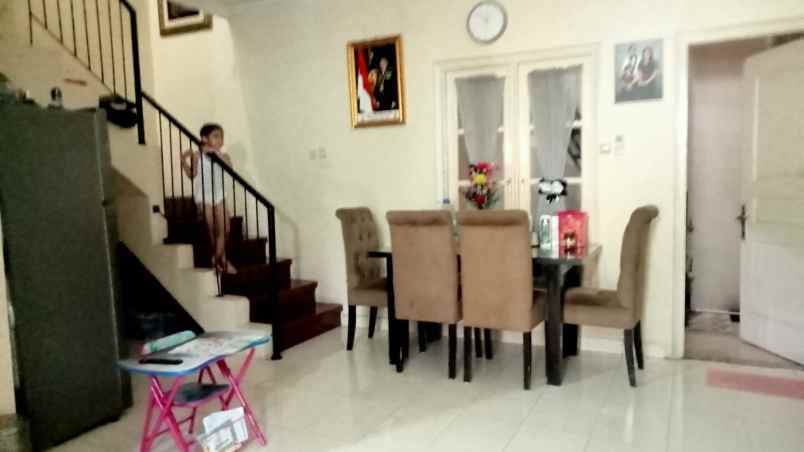 dijual rumah raflles hills