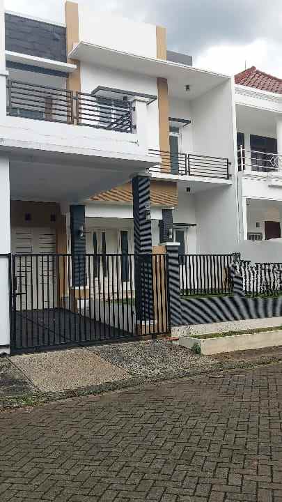 dijual rumah raflles hills