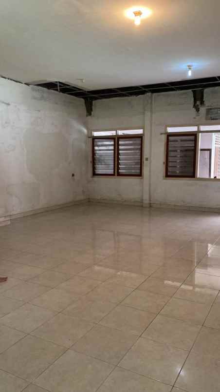 dijual rumah raya tenggilis