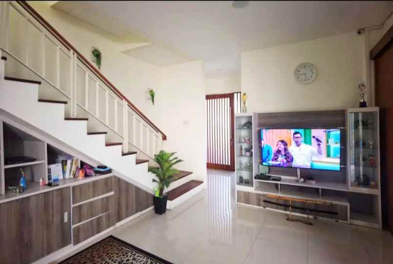 dijual rumah roya residence kel babatan