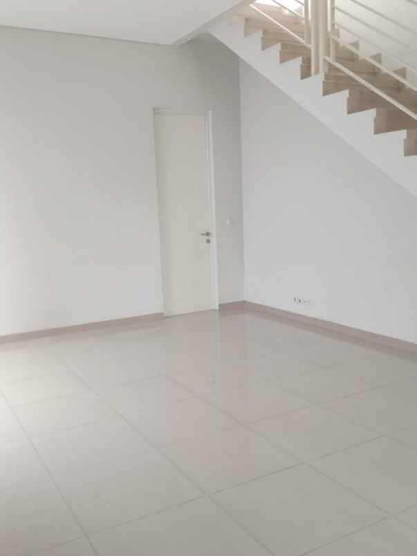 dijual rumah royal residence cluster